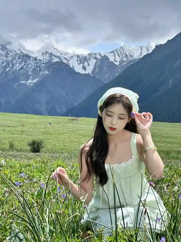 藏族青年使用藏语输入法